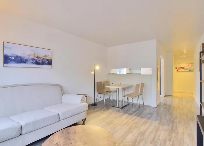 Family Studio In Central Downtown