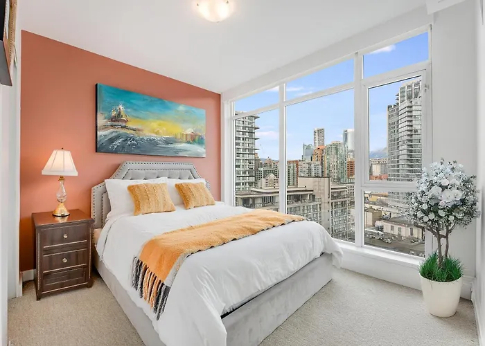 Elegant Two Bedroom Retreat Breathtaking Ocean And Skyline Views