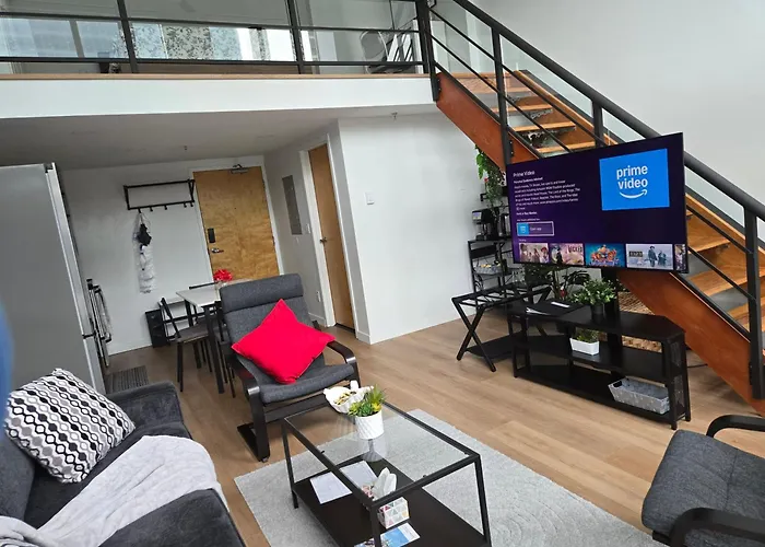 Elegant Unique Downtown Vancouver Loft, Comfort & Convenience Combined