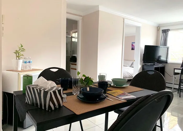 Perfect Location - Tidy & Comfy Suite 5 Mins To Skytrain & Restaurant & Banks, 2 Stops To Metrotown, 5 Stops To Downtown