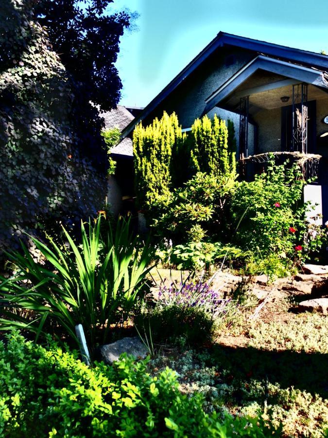 Neat, Compact, Private In A Lovely Neighbourhood * Vancouver