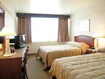 Howard Johnson Plaza Hotel Vancouver Hotel