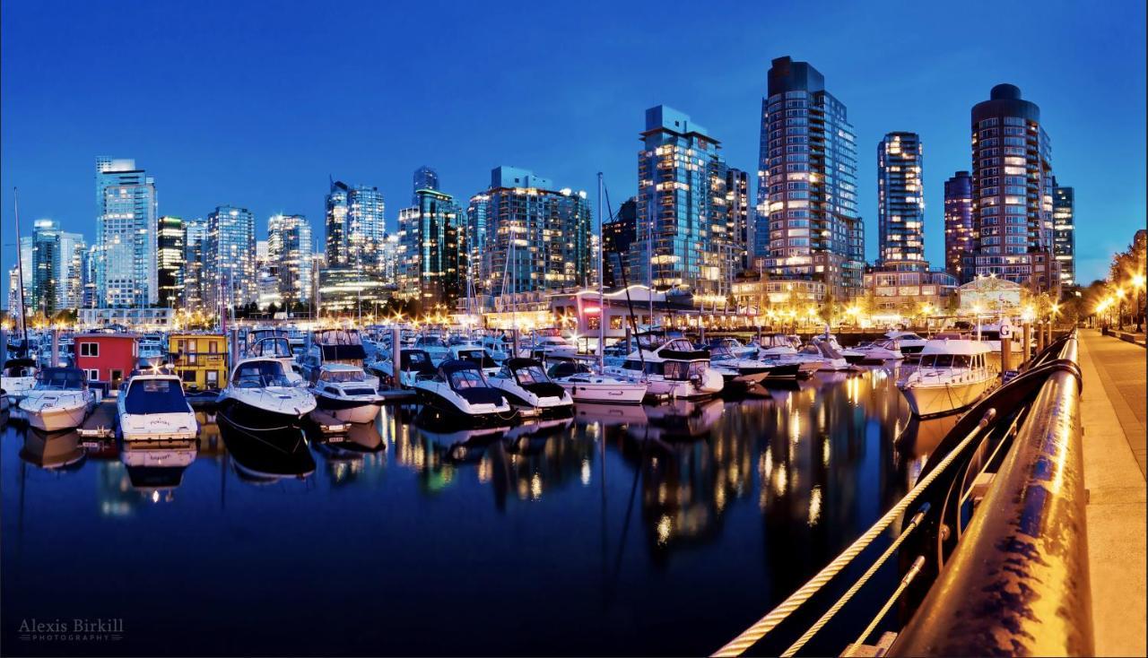 Robson & Granville Luxury Apartment *