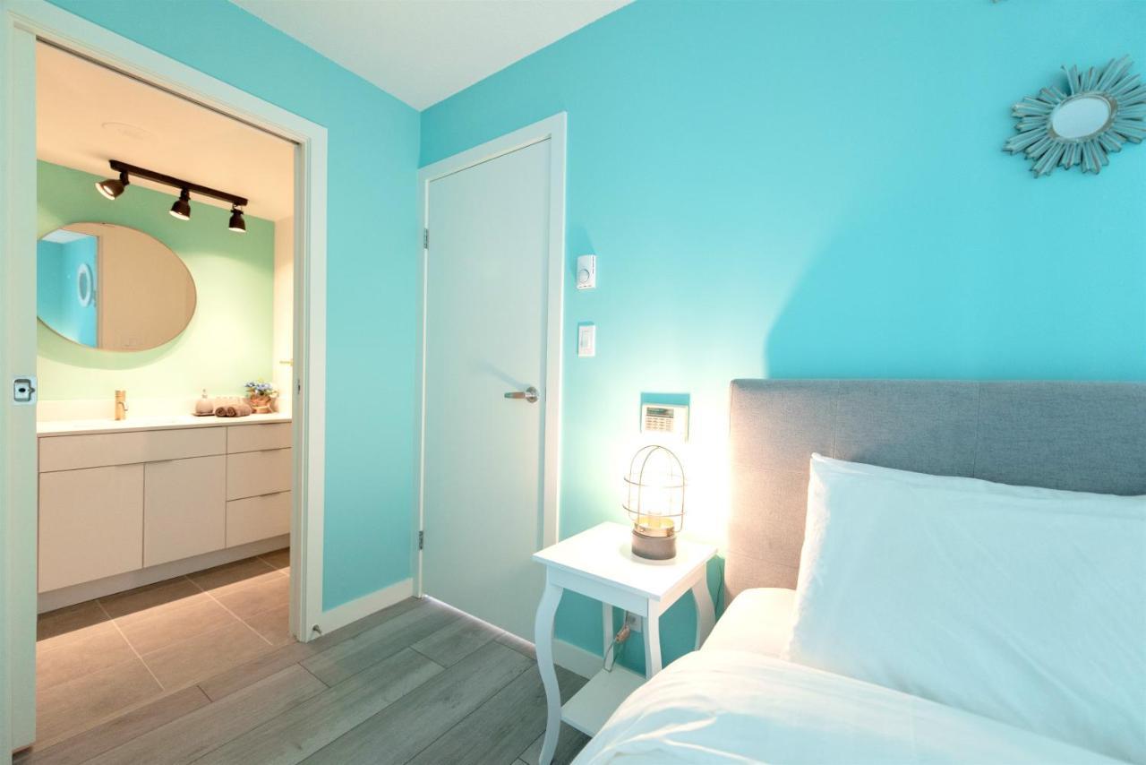 Chic 2-bedroom In Central Downtown With Stunning Water Views Apartment Vancouver
