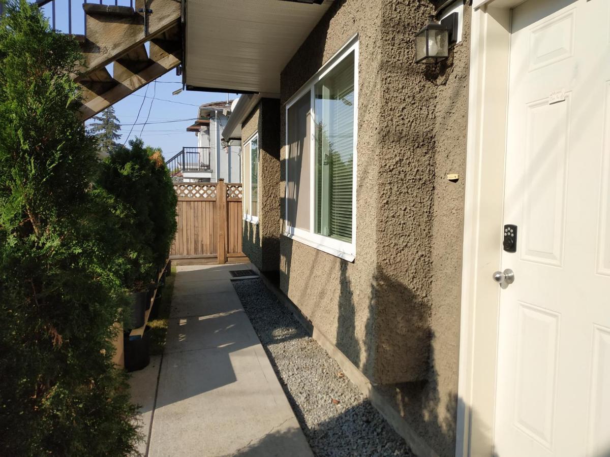 Private W King Bed, Ground Level, Naturally Bright