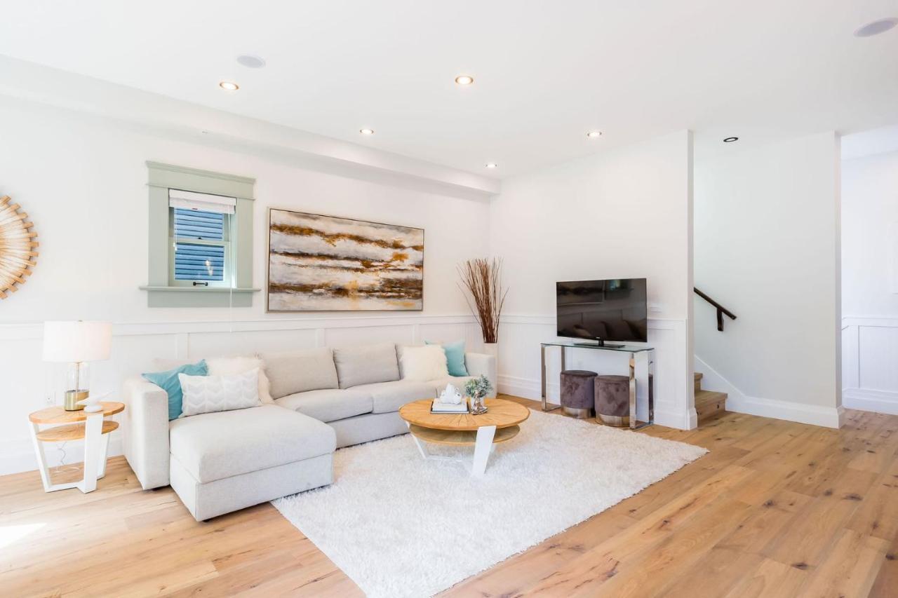 Easeful 2 Bedroom Unit Near Bay Privatunterkunft Vancouver