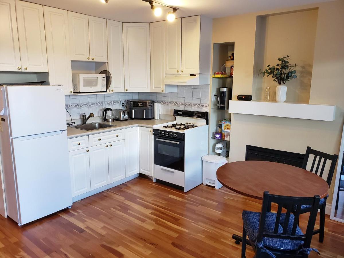 Holiday home Bright Garden By Forest & Beach & Ubc Vancouver