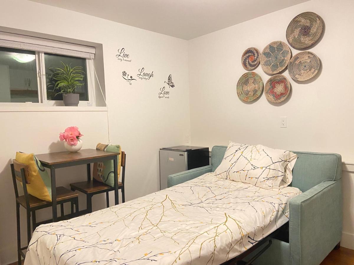 Newly Renovated Walkout Basement In With Separate Entrance Gasthof Vancouver
