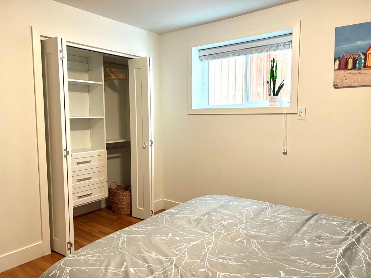Newly Renovated Walkout Basement In With Separate Entrance Gasthof *