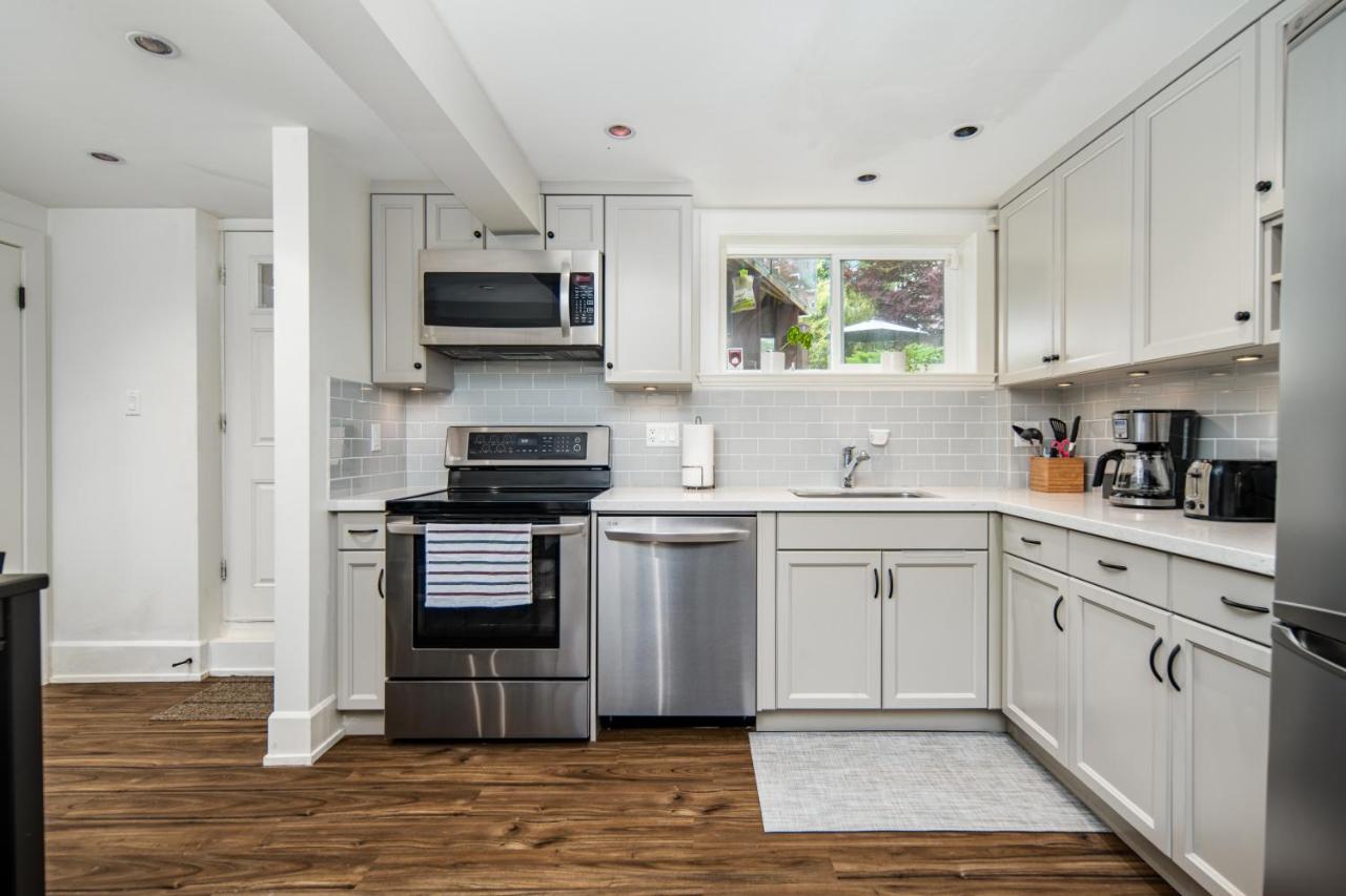 Villa Gorgeous 4 Bedroom Garden Level At West & Ubc *