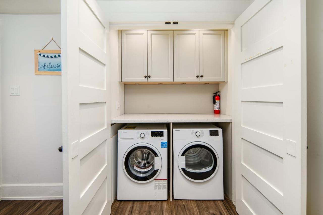 Gorgeous 4 Bedroom Garden Level At West & Ubc *