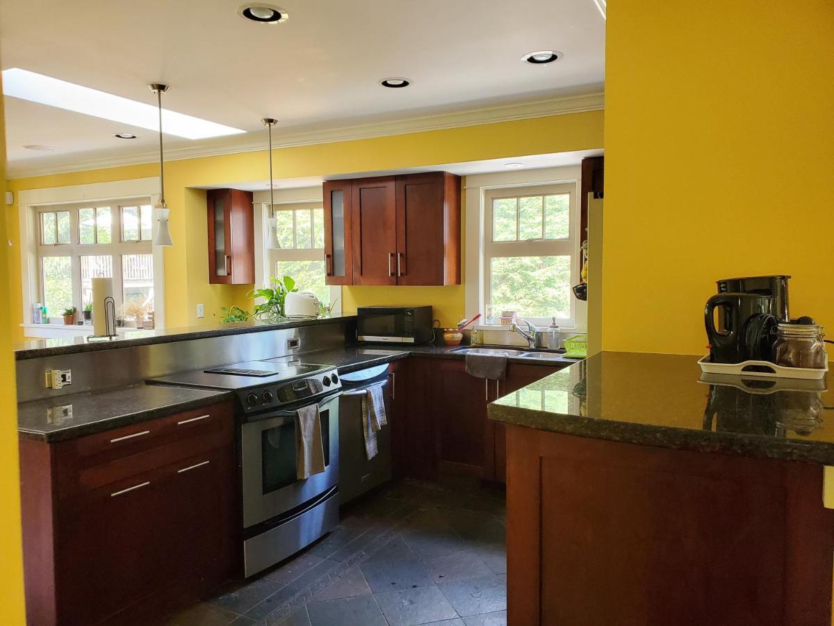 Guest house Elegant, Sunny Modern With Skylights - Kitsilano,