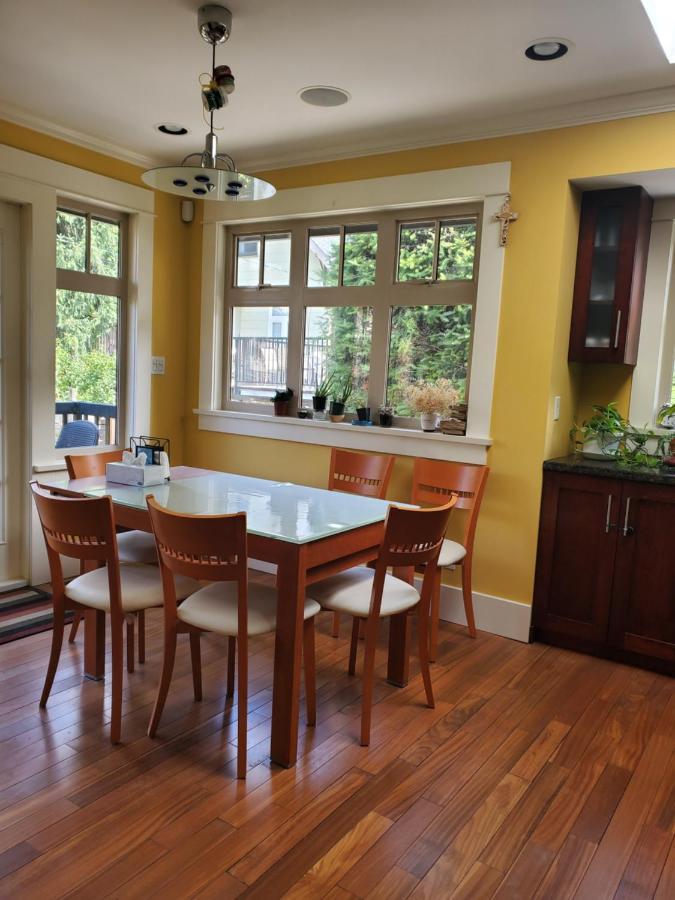 Guest house Elegant, Sunny Modern With Skylights - Kitsilano, *