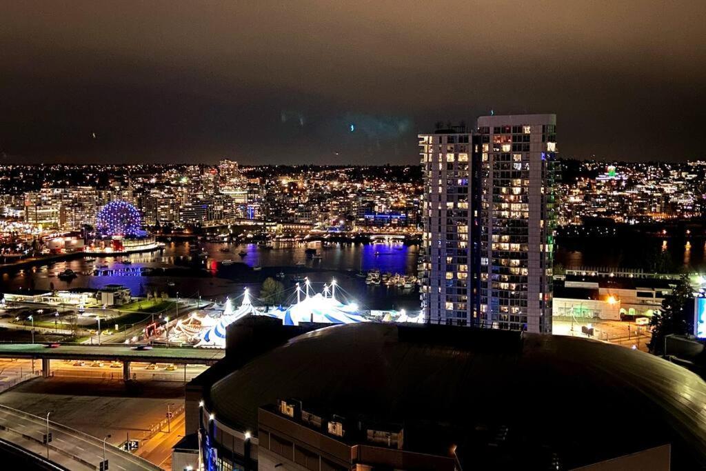 Downtown 3br/2ba+views+skytrain+free Parking Vancouver