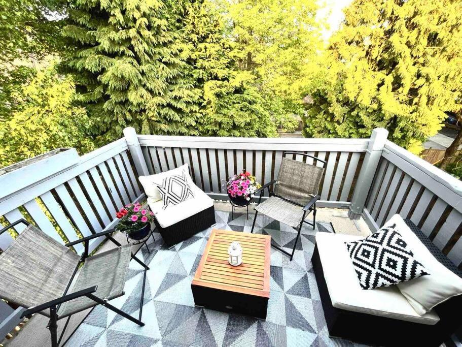 Apartment Rare Find In Kitsilano!