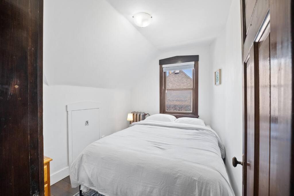 Apartment Rare Find In Kitsilano!