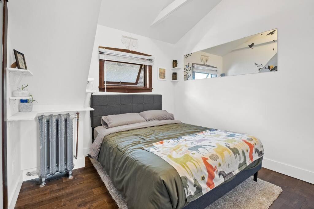 Apartment Rare Find In Kitsilano! *