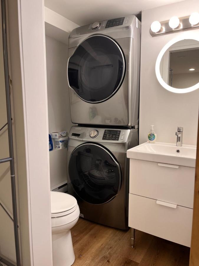 Neat, Compact, Private In A Lovely Neighbourhood * Vancouver