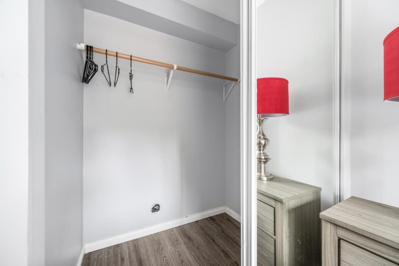 Stylish Dual Bedroom In Van West