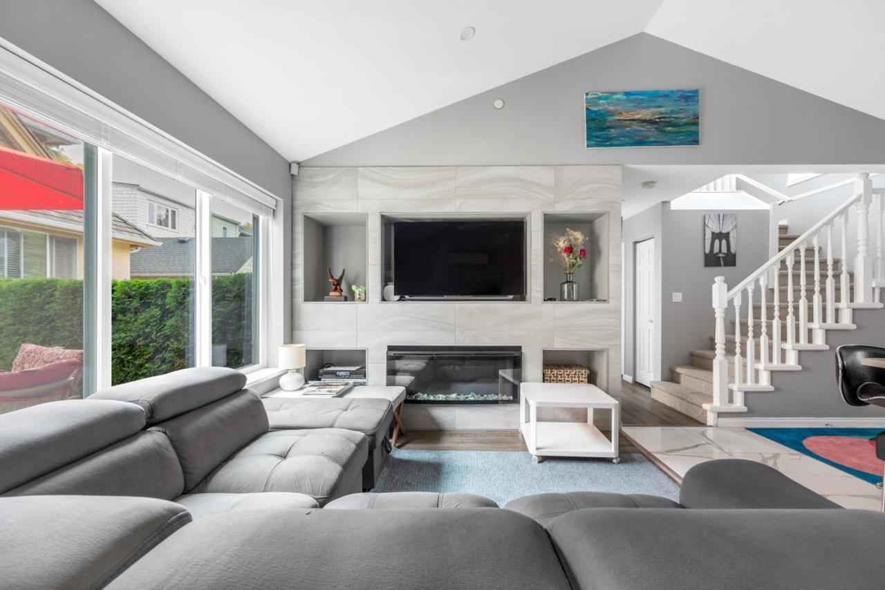 Stylish Dual Bedroom In Van West