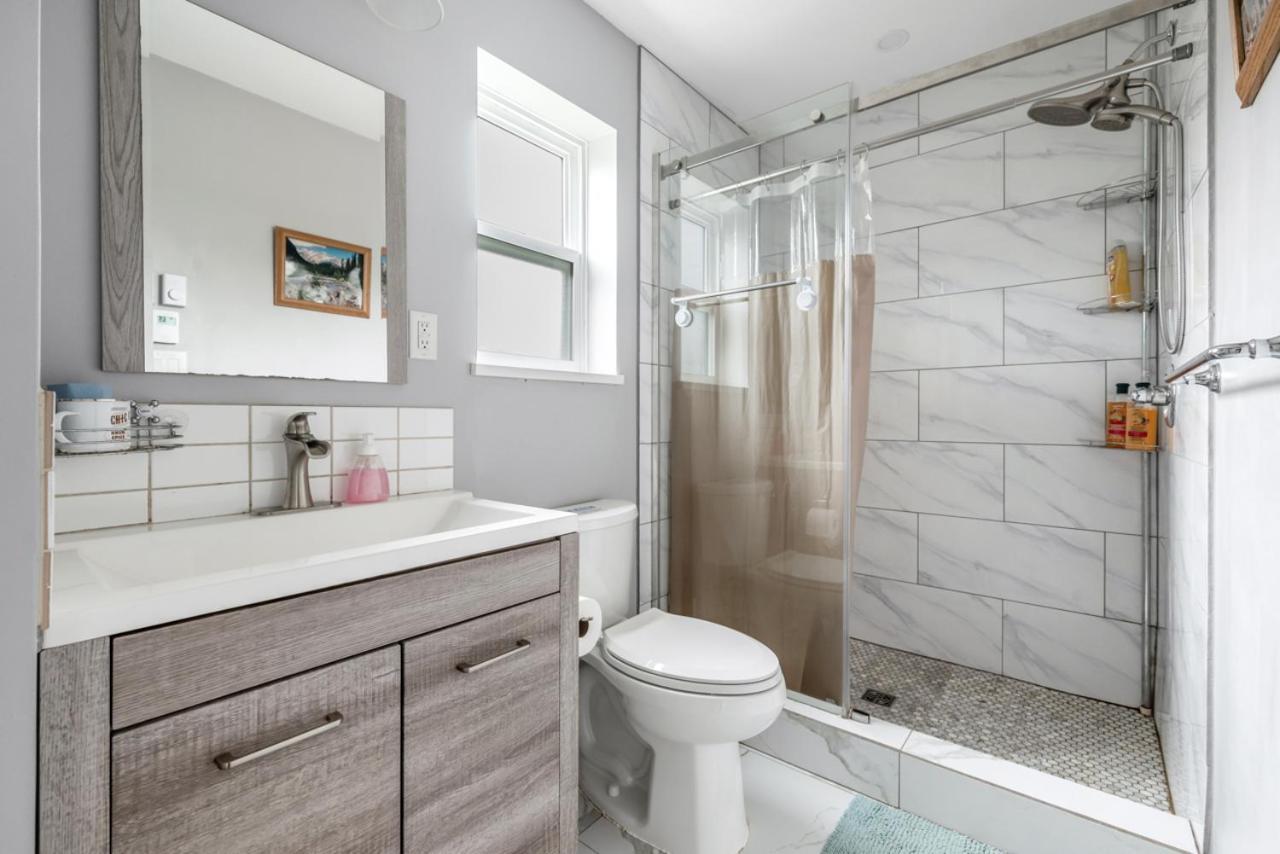 Stylish Dual Bedroom In Van West Holiday home *