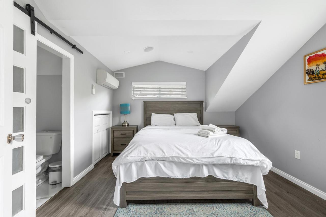 Holiday home Stylish Dual Bedroom In Van West Vancouver