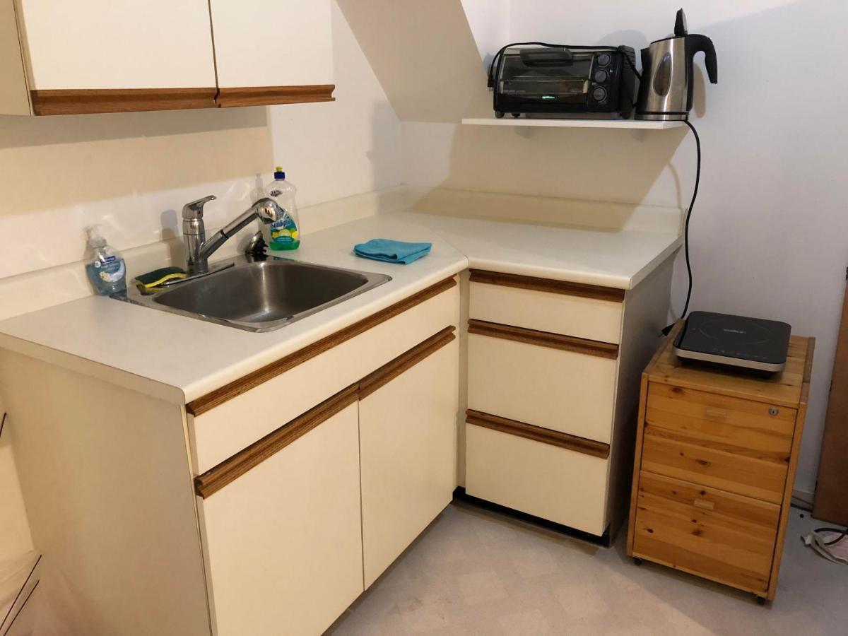 Homestay Cozy Modern Guest Close To Downtown Sights & Supermarket