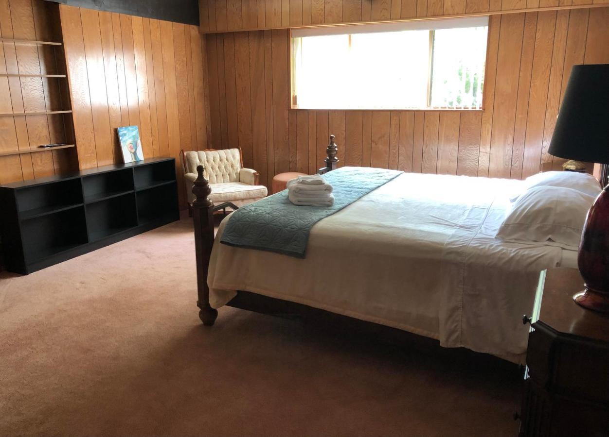Homestay Cozy Modern Guest Close To Downtown Sights & Supermarket