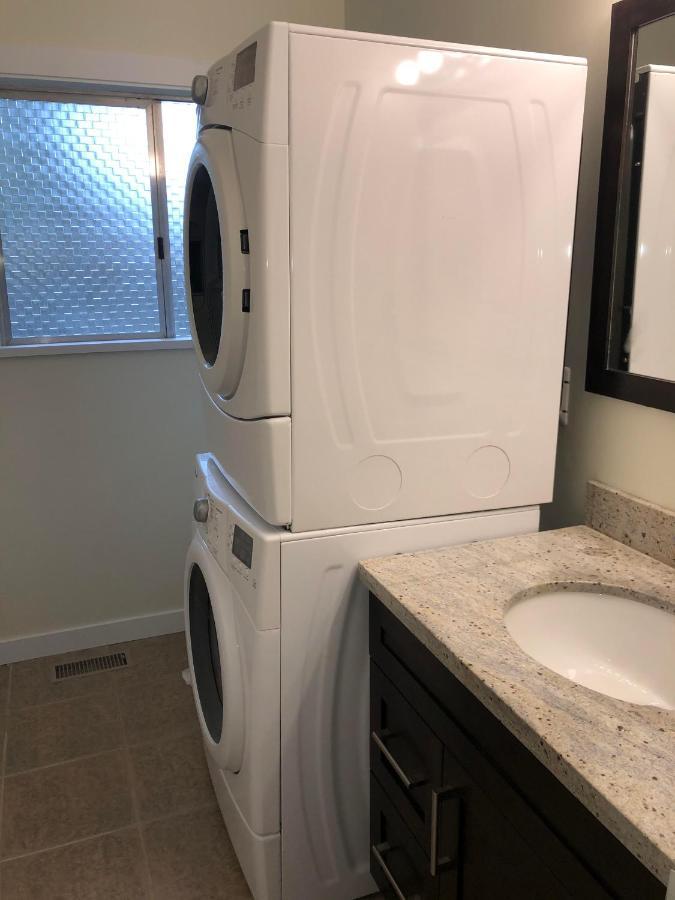 Cozy Guest Close To Downtown & Sights & 7-eleven Convenience Store Privatunterkunft Vancouver