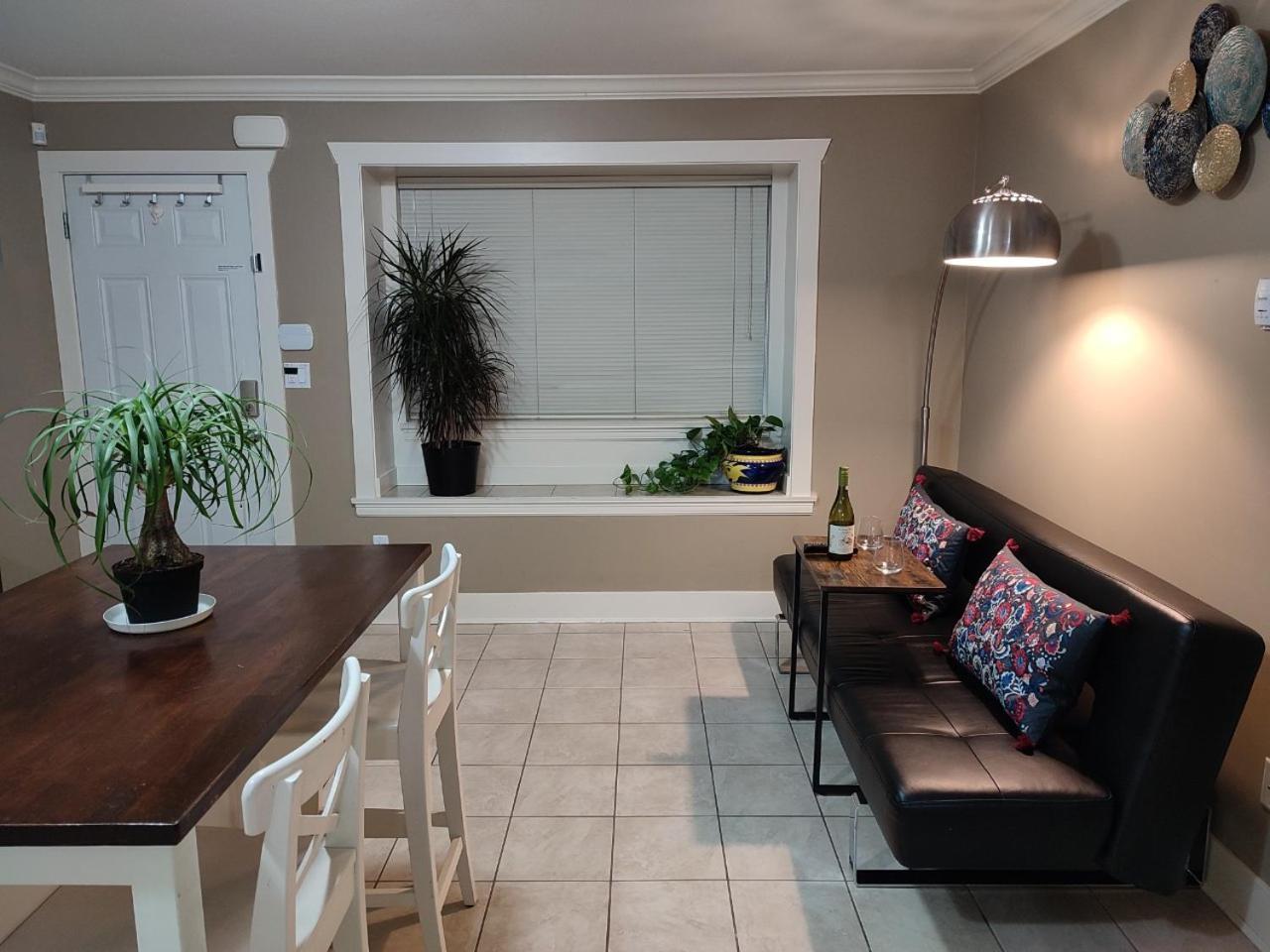 Gasthof Private W King Bed, Ground Level, Naturally Bright Vancouver