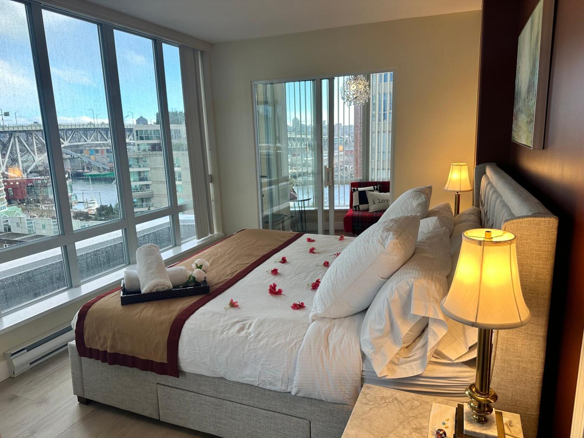Penthouses Of Ave * Vancouver