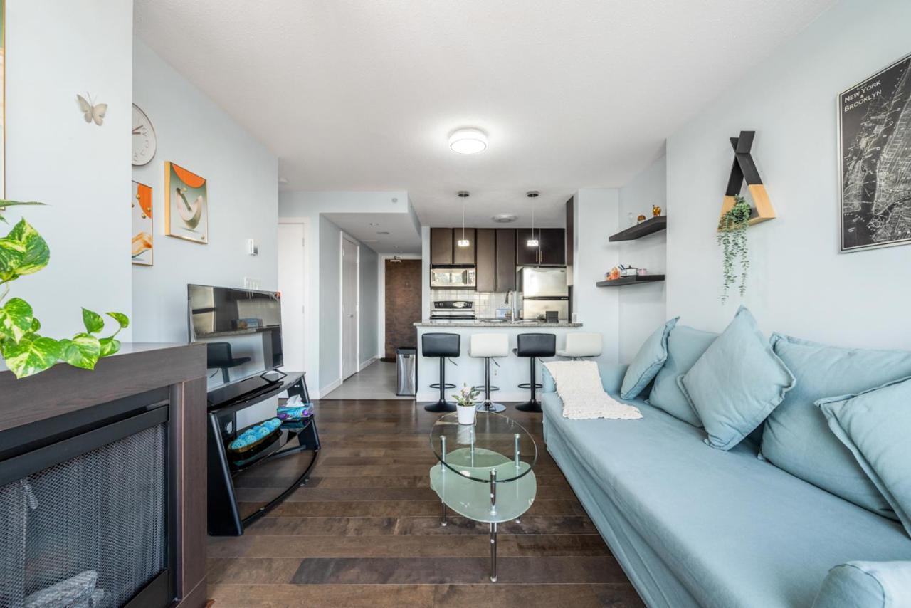 Downtown 1 Bedroom Water View Apartment