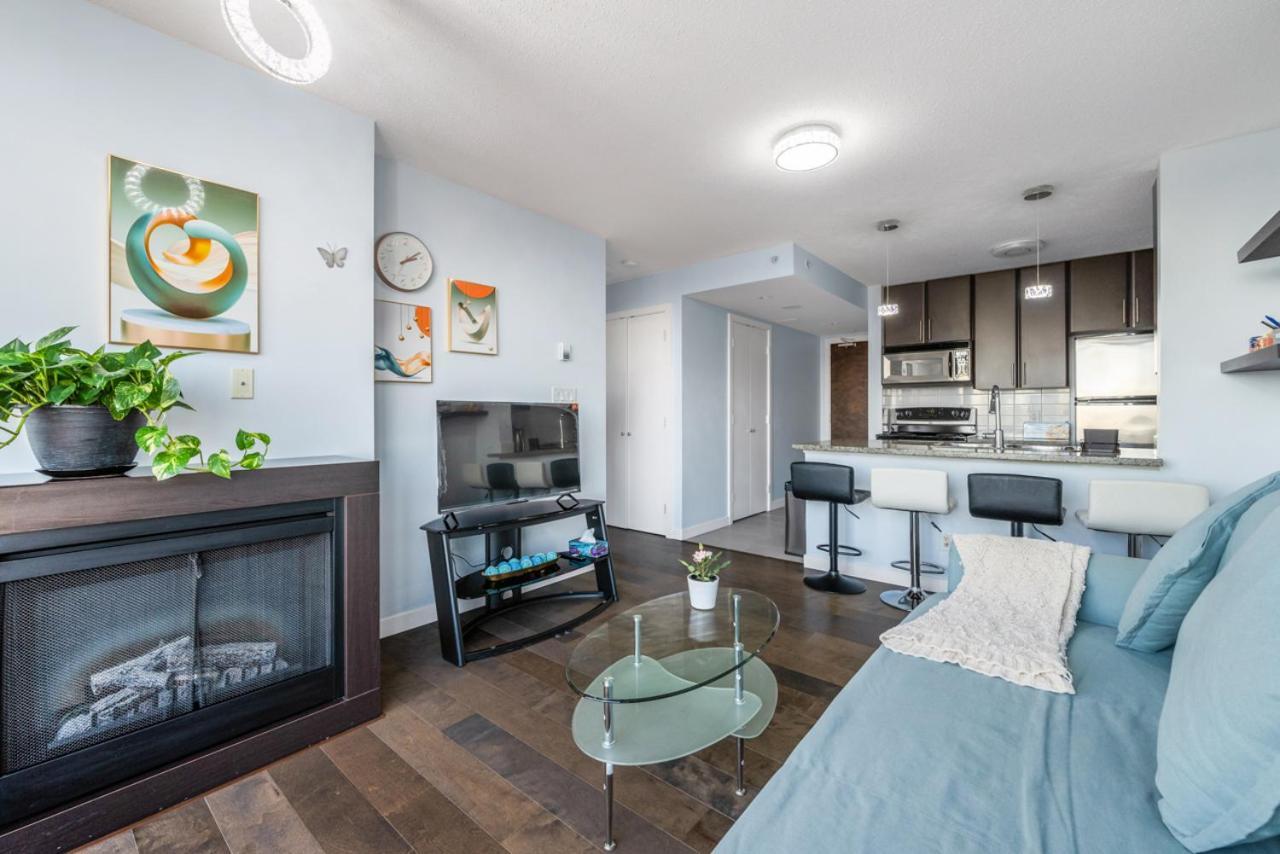 Downtown 1 Bedroom Water View Apartment