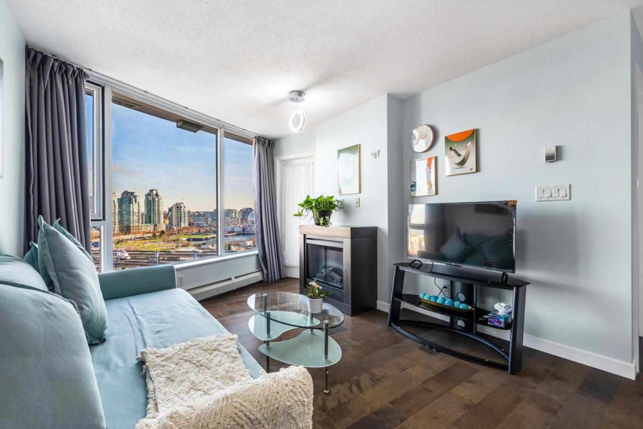 Downtown 1 Bedroom Water View *