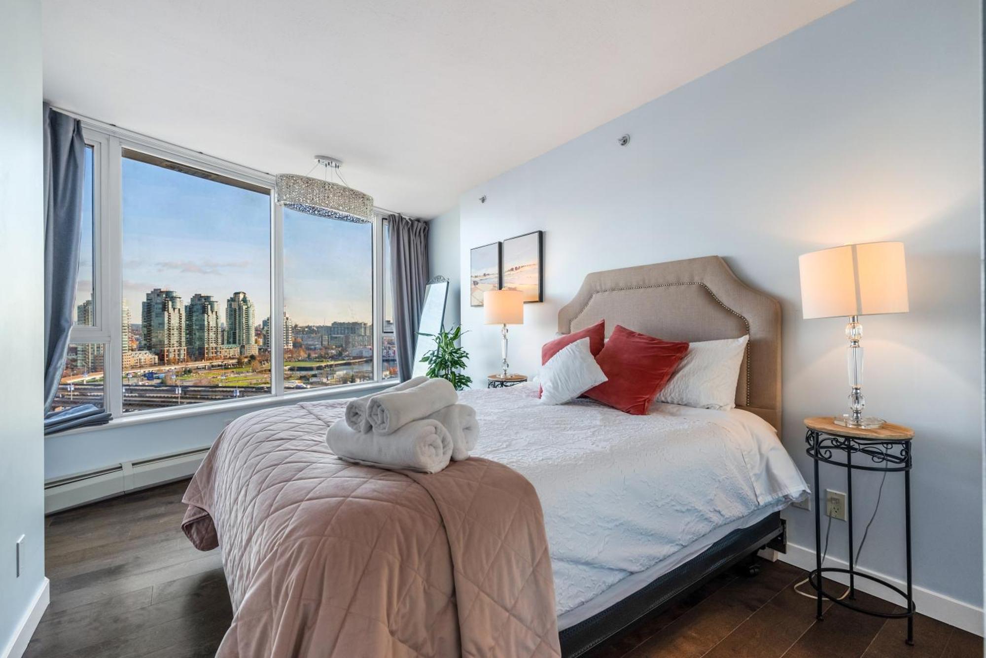 Downtown 1 Bedroom Water View Vancouver
