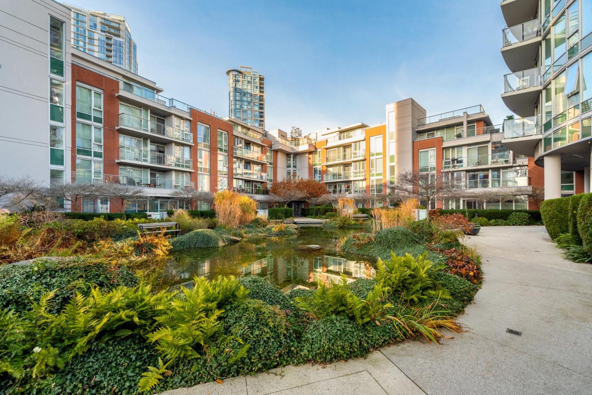 Apartment Downtown 1 Bedroom Water View