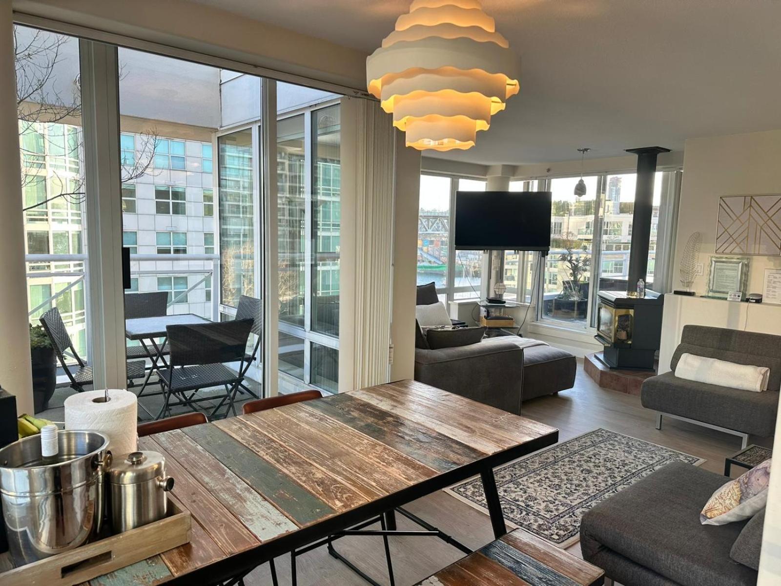 Penthouses Of Ave Vancouver