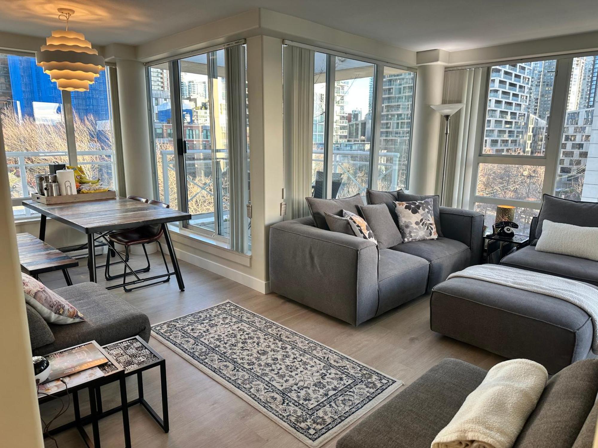 Penthouses Of Ave Vancouver