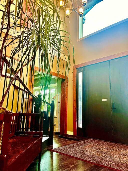 Corkscrew Willow Estate Holiday home Vancouver