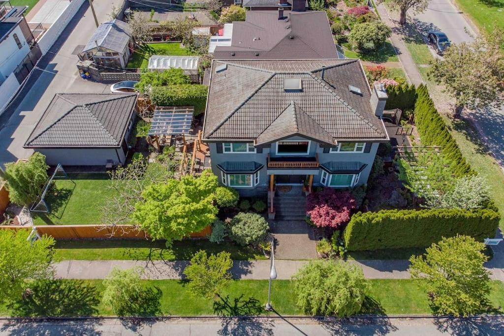 Corkscrew Willow Estate Holiday home *