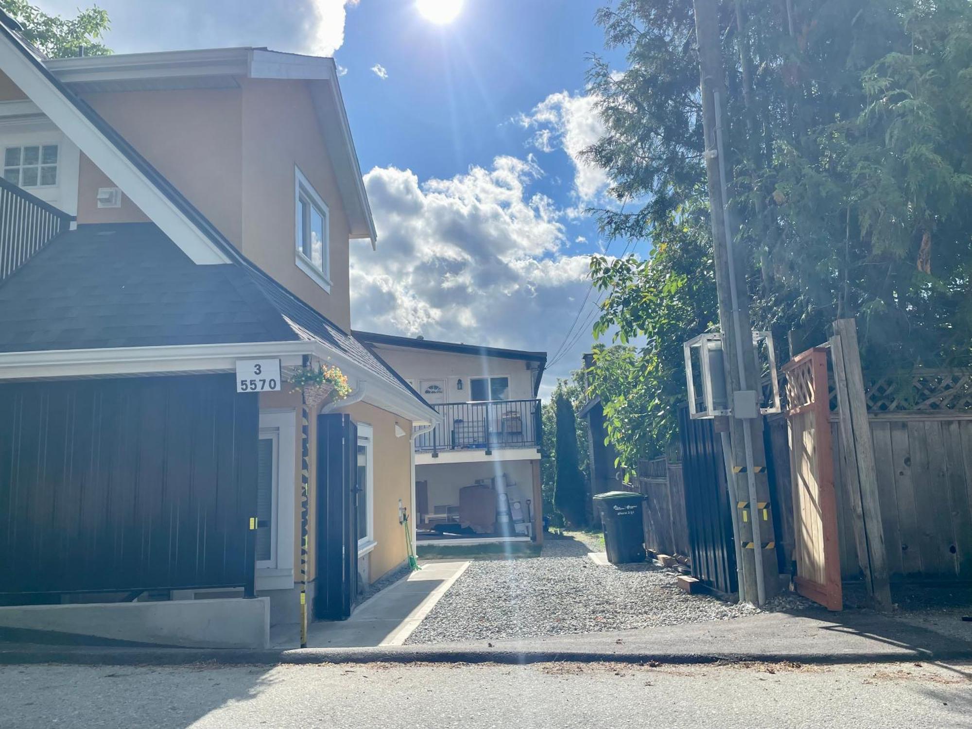 Vancouver's Homey Laneway House Apartment *