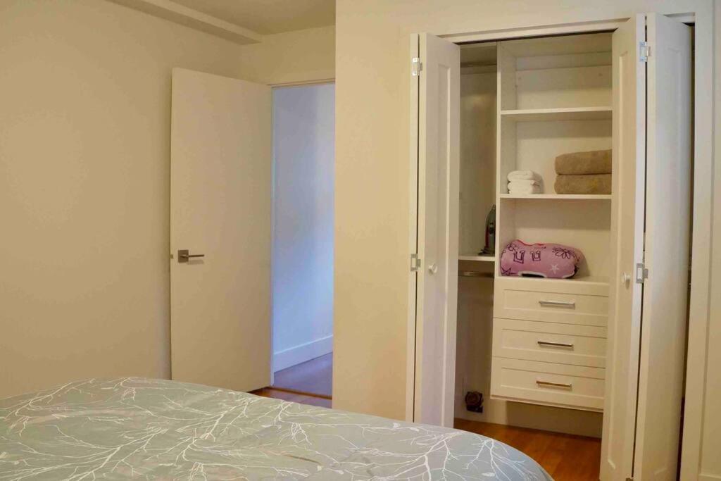 Gasthof Newly Renovated Walkout Basement In With Separate Entrance Vancouver
