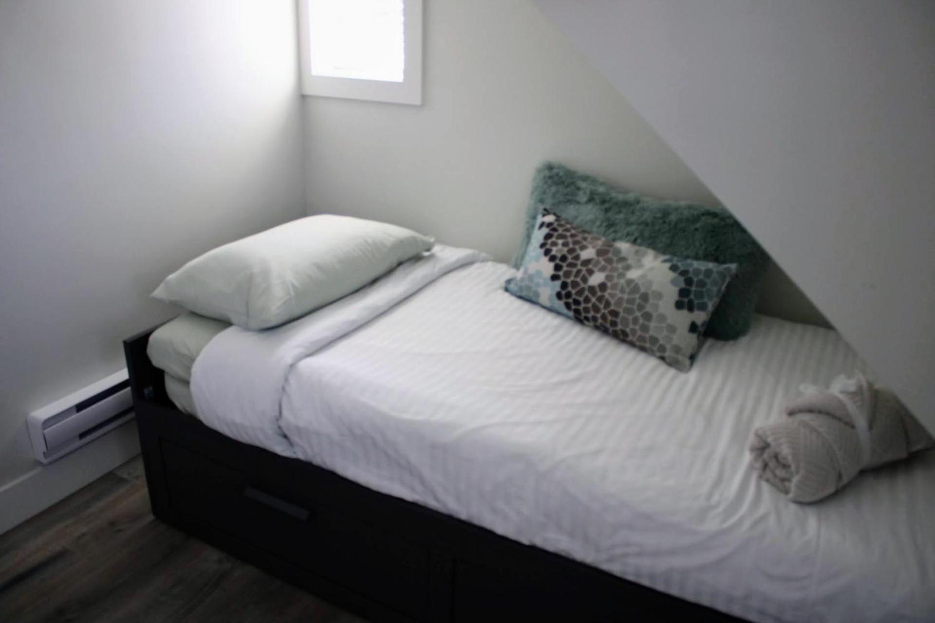 Ferienhaus Bright And Cozy Modern In - To Yvr-downtown - Free Private Parking Vancouver