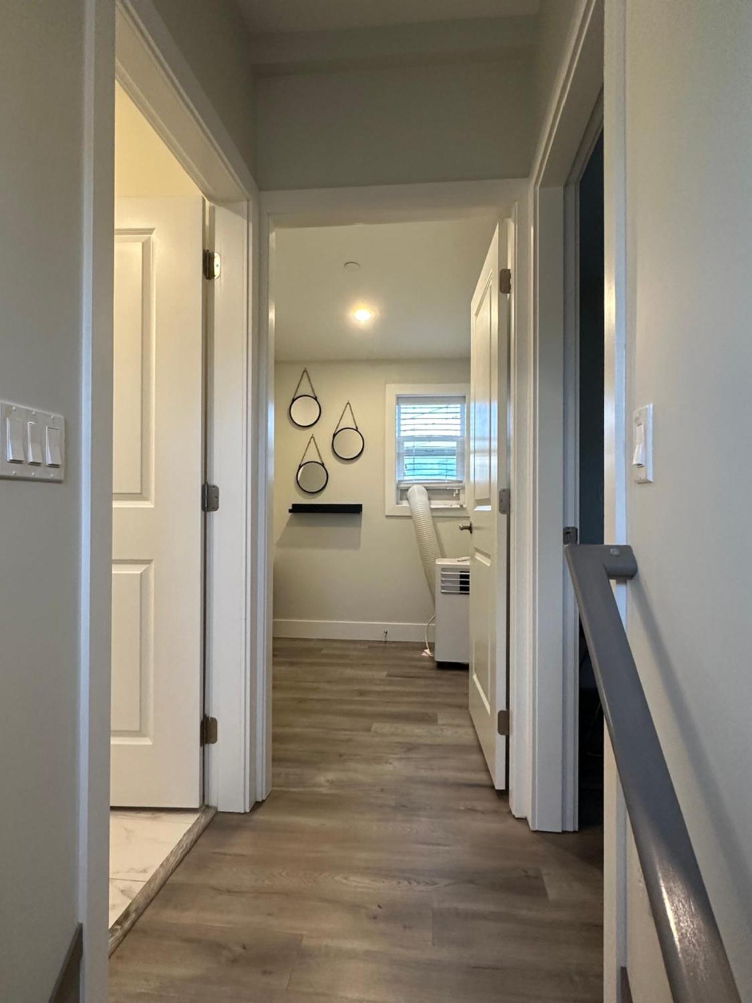 Bright And Cozy Modern In - To Yvr-downtown - Free Private Parking Ferienhaus Vancouver