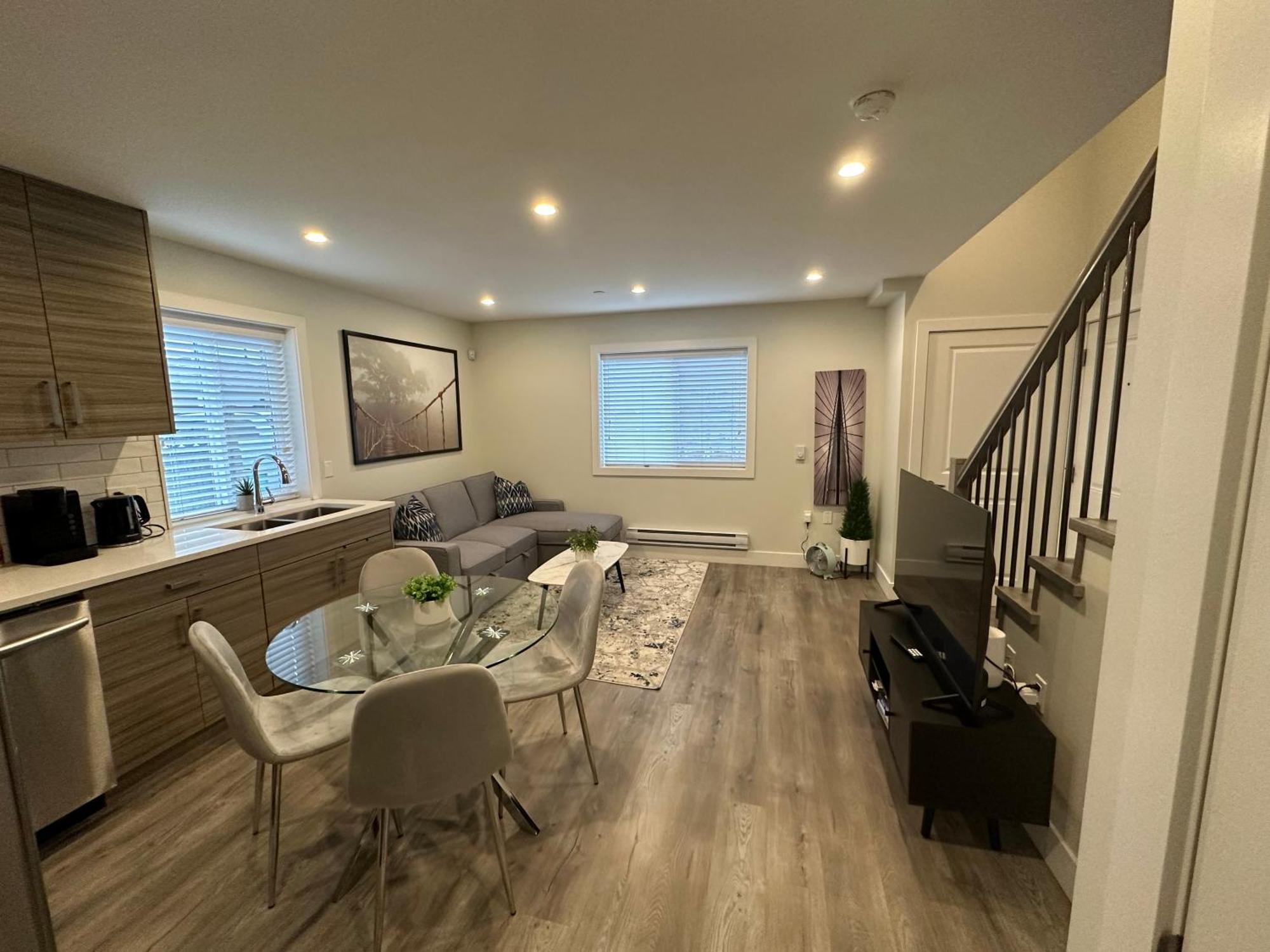 Bright And Cozy Modern In - To Yvr-downtown - Free Private Parking Ferienhaus *