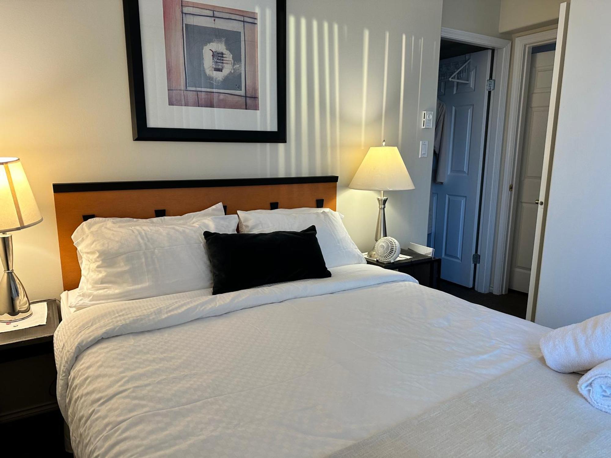 Penthouses Of Ave Vancouver