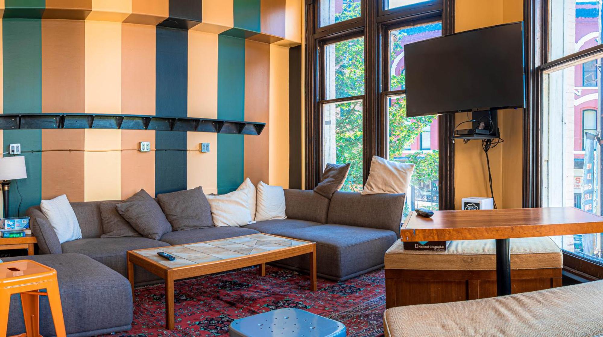 Hostel The Cambie Gastown *