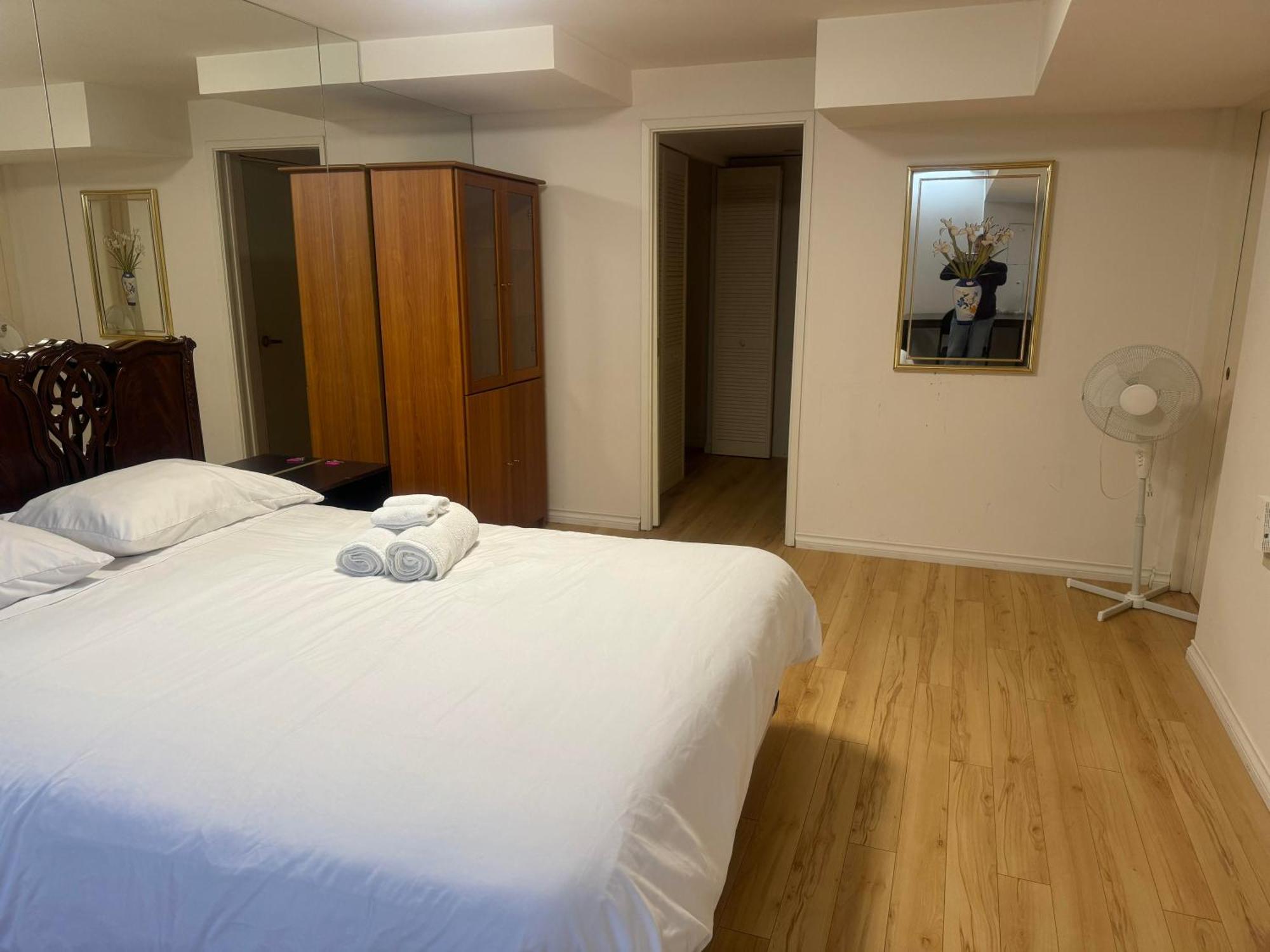 Cozy Modern Guest Close To Downtown Sights & Supermarket Homestay