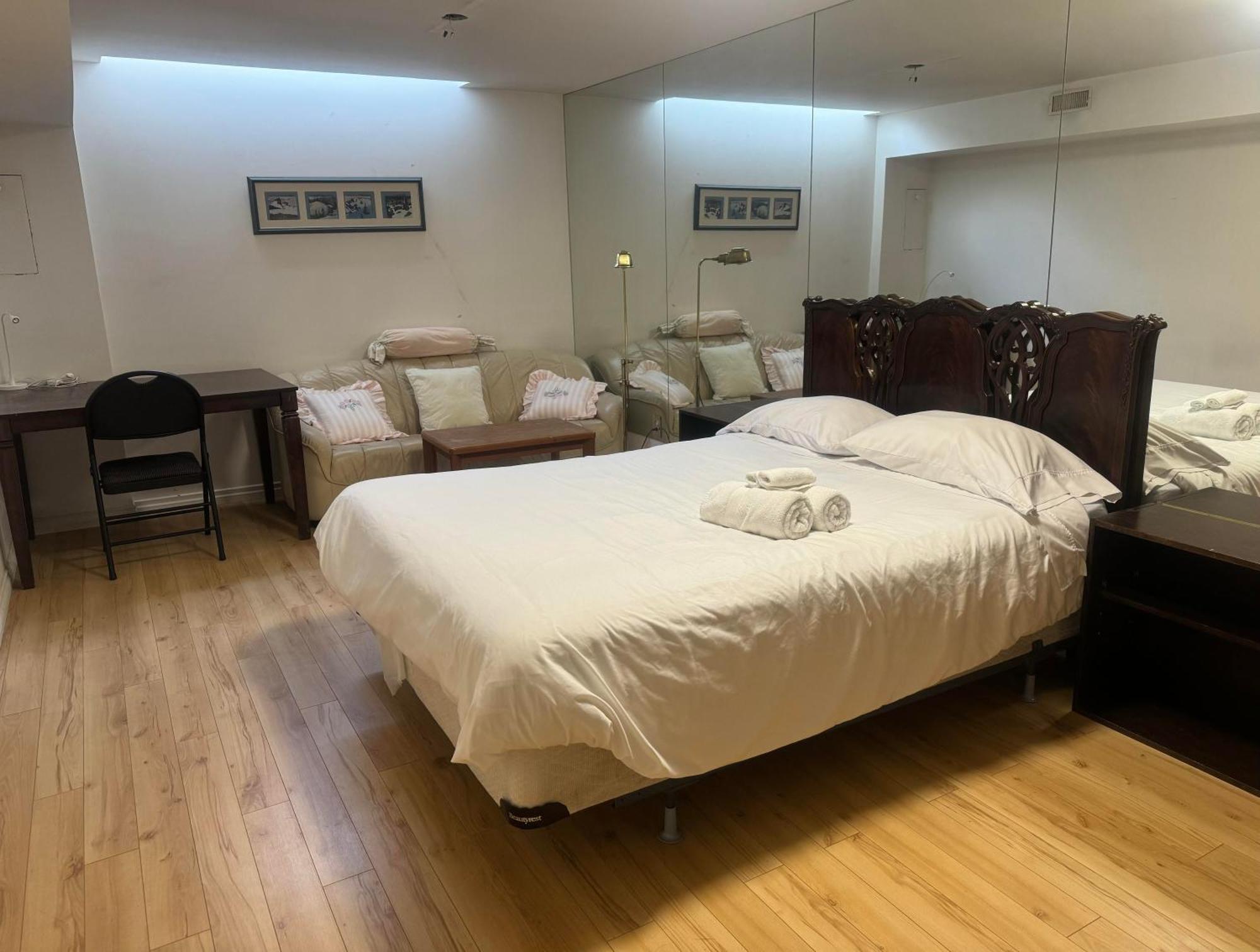 Cozy Modern Guest Close To Downtown Sights & Supermarket Homestay