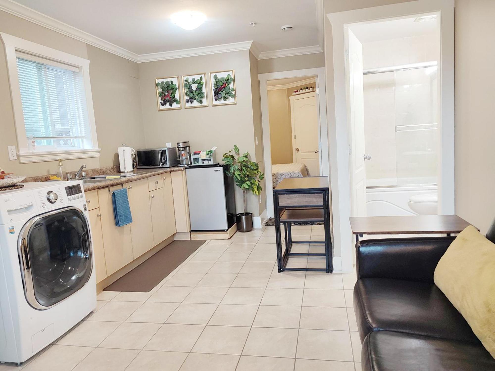Private W King Bed, Ground Level, Naturally Bright Gasthof